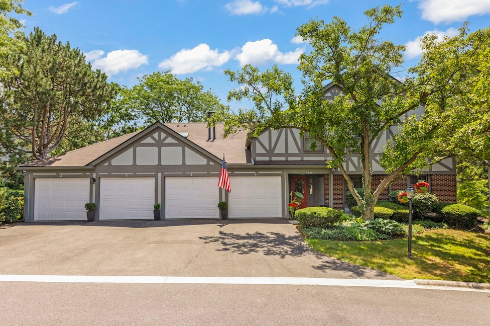 1938 Gresham Cir unit A, Wheaton, IL 60189 - photo 1