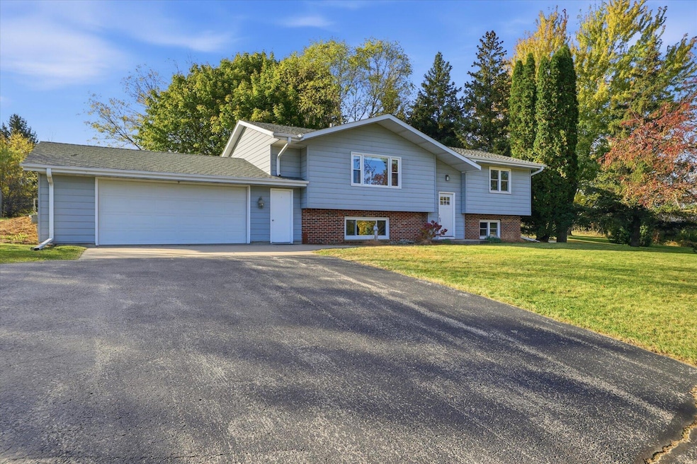 6837 Reuter Ln, West Bend, WI 53090 - photo 1