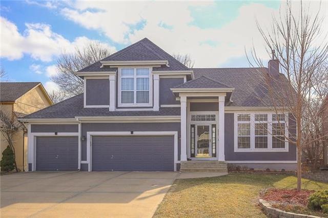 Welcome Home to 521 NE Garnet Lane...a great home 