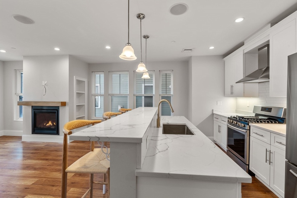 47 L St unit 1, Boston, MA 02127 - photo 1