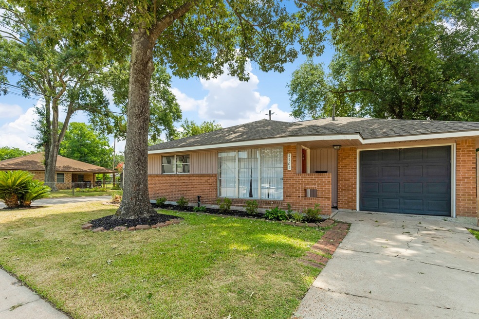 4701 Chrystell Ln, Houston, TX 77092 - photo 1