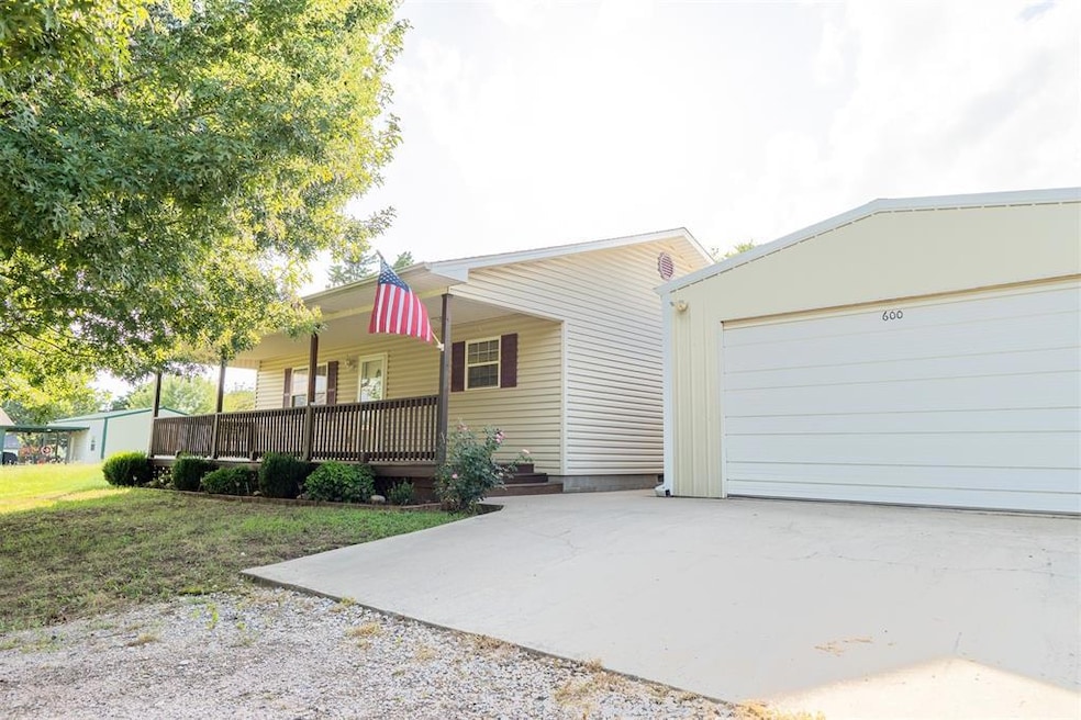 600 Five Lakes Dr, Sulphur, OK 73086 - photo 1