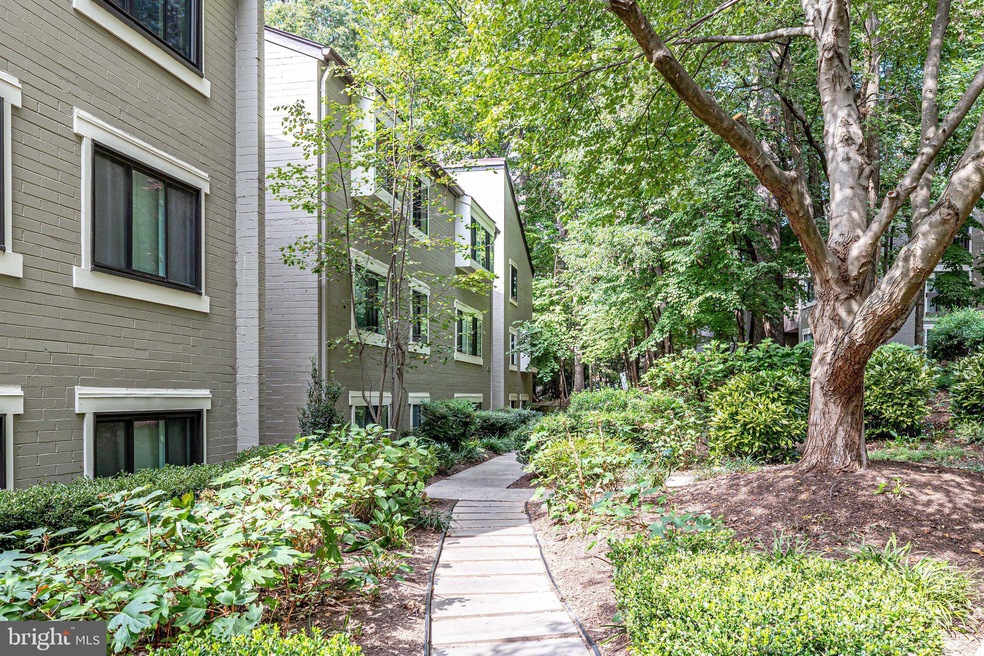 2210 Springwood Dr unit 107, Reston, VA 20191 - photo 1