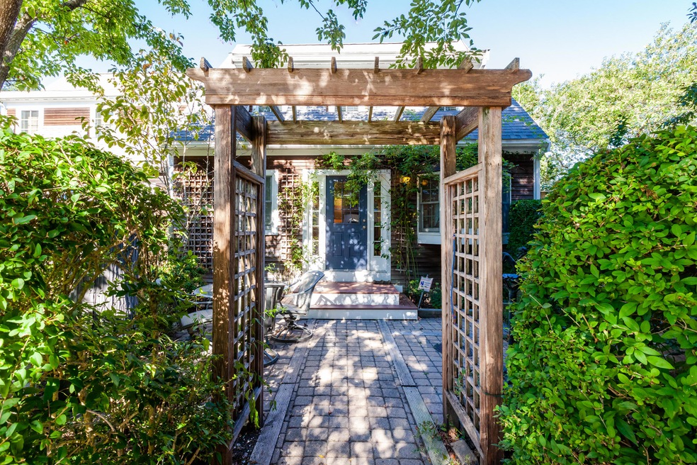 19PriscillaAldenRd-02-PTown-w
