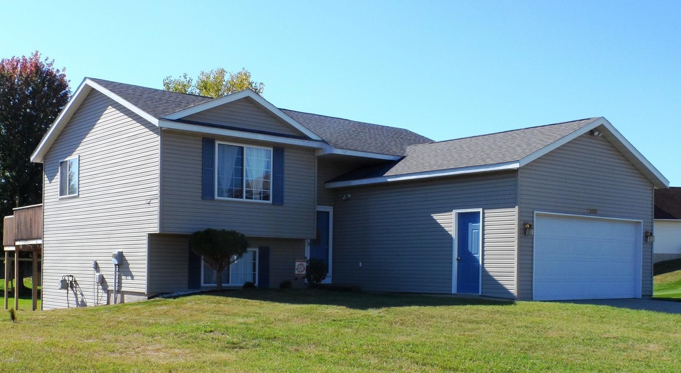 1066 Bunkerway Dr SW, Wyoming, MI 49509 - photo 1