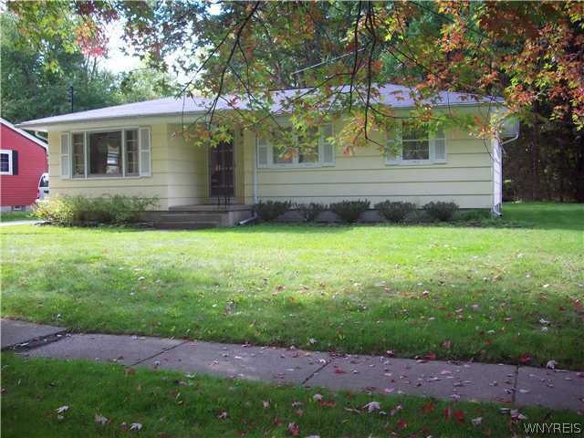 1394 Birch Dr, North Tonawanda, NY 14120 - photo 1