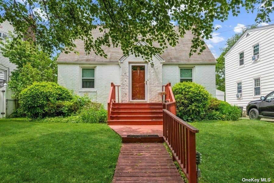 37 Avalon Rd, Hewlett, NY 11557 - photo 1