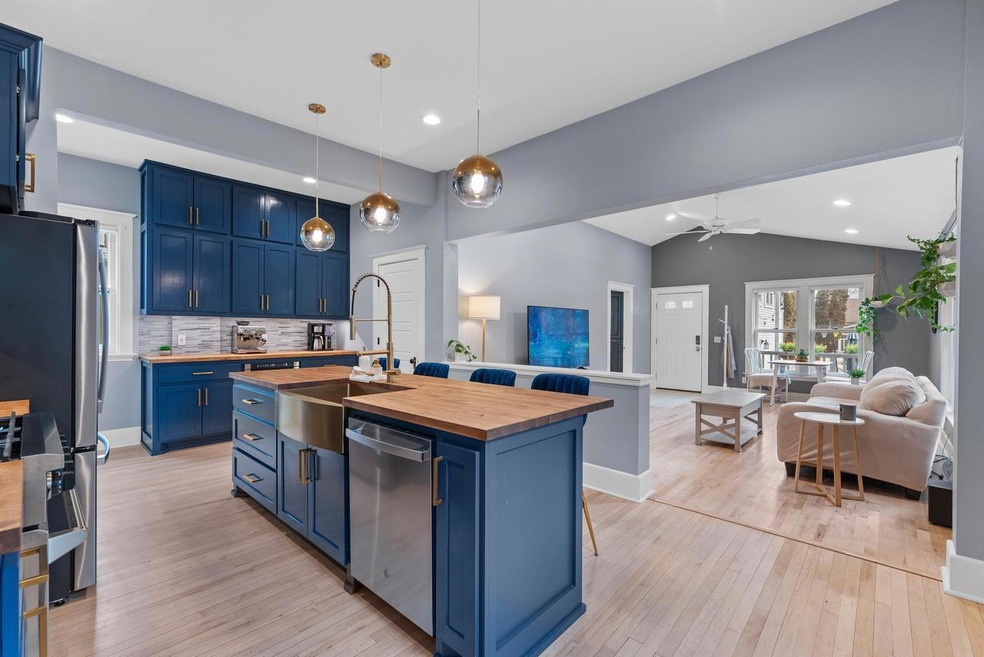 BRAND NEW Kitchen
