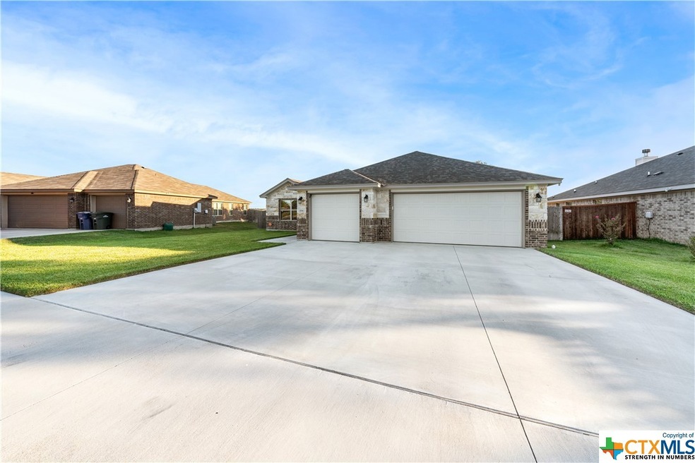 1041 Declaration Dr, Copperas Cove, TX 76522 - photo 1