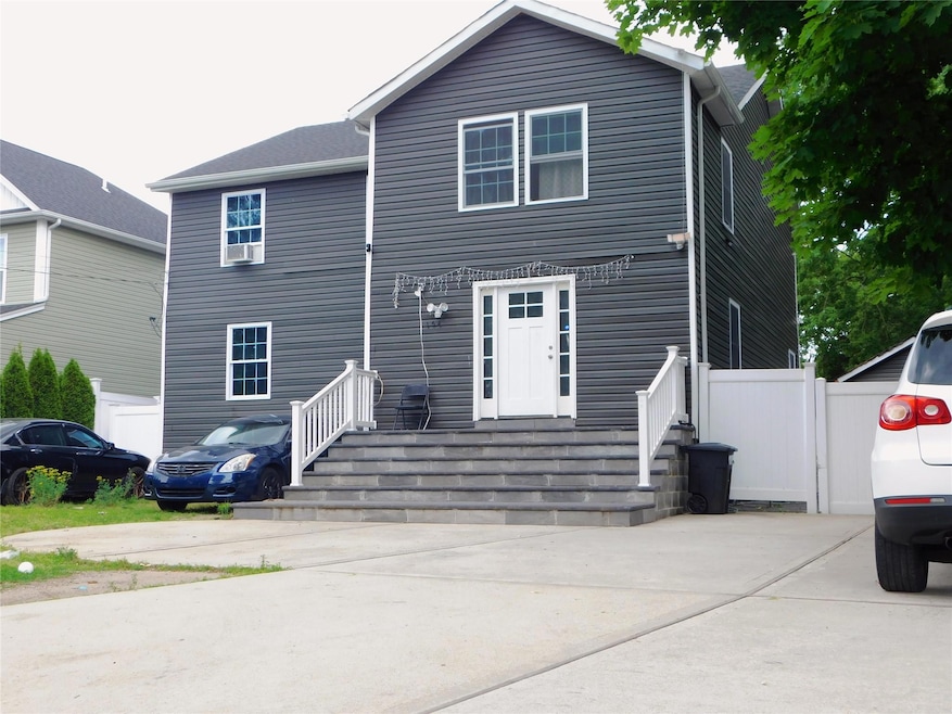 Sold $800,000 • Co-Listing Agent