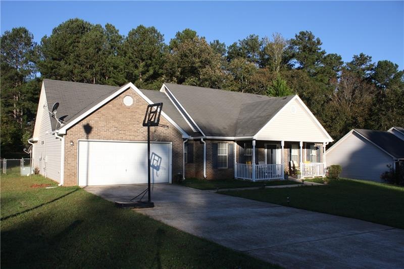 Well maintained Rocking chair front porch, Ranch. 