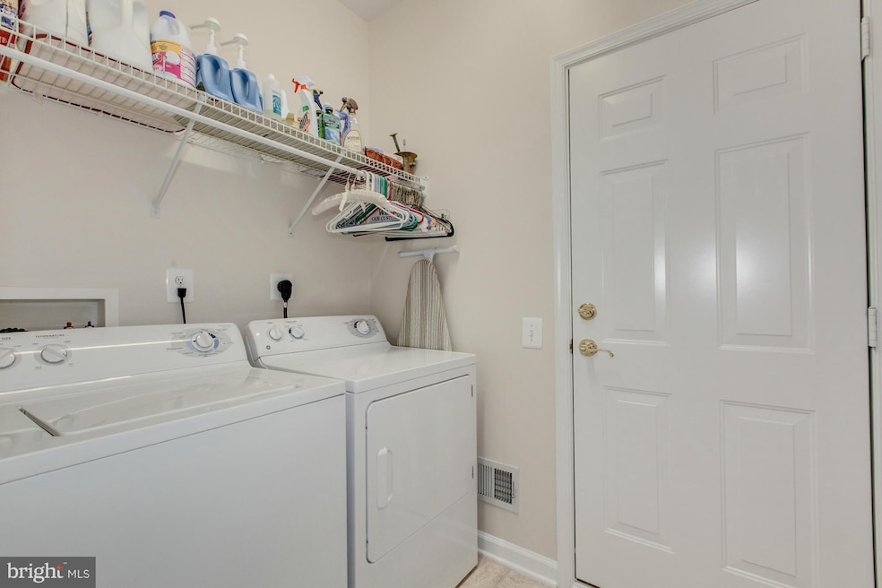 12368 Grantley Ct, Woodbridge, VA 22192 - photo 1