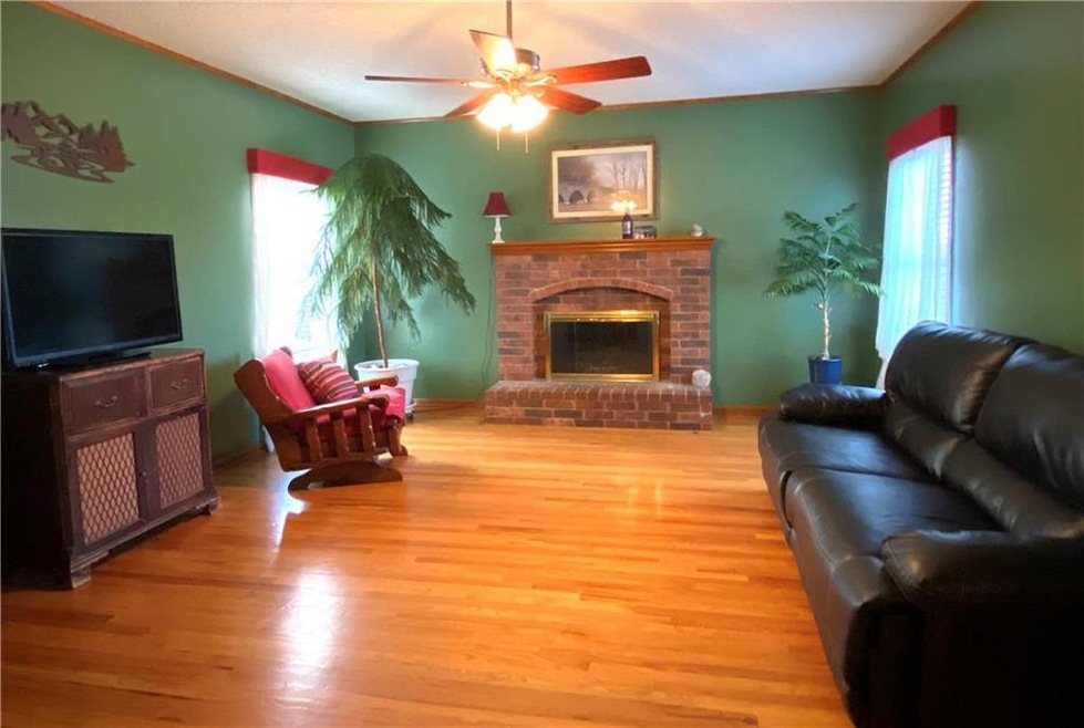 502 S Silver Top Ln, Raymore, MO 64083 - photo 1