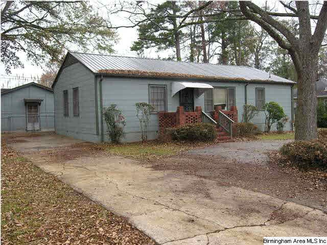 Great curb appeal with a bonus:  A circular drivew