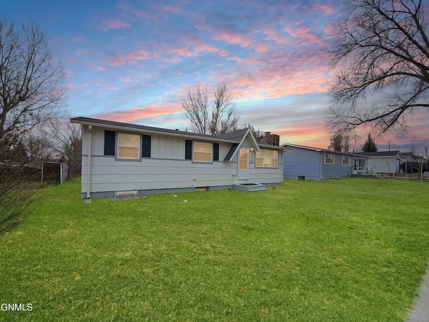 1908 9th Ave W, Williston, ND 58801 - photo 1