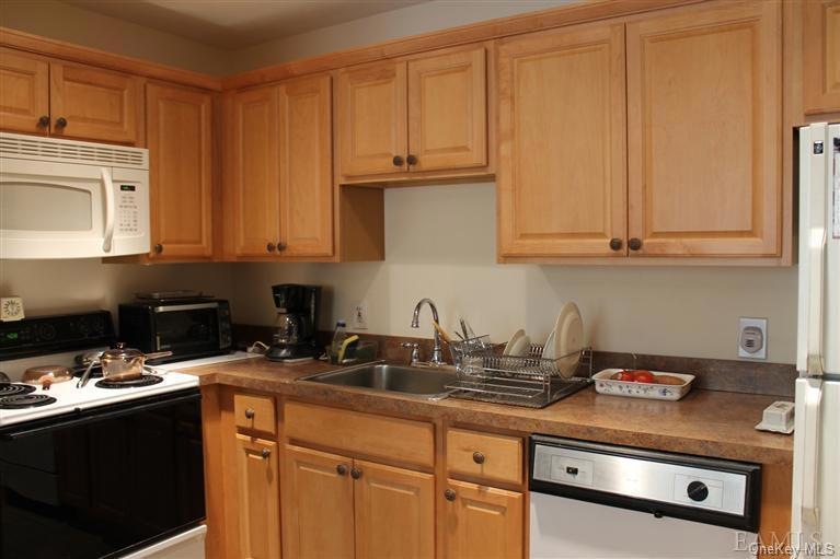 14 White Gate Dr unit J, Wappingers Falls, NY 12590 - photo 1