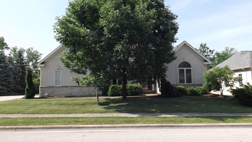 6181 McNaughten Grove Ln, Columbus, OH 43213 - photo 1