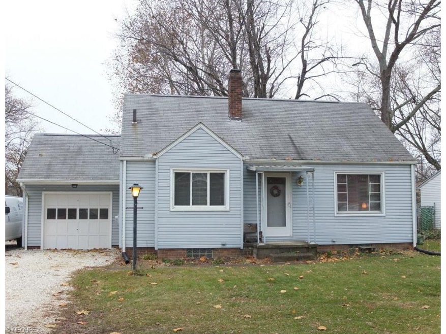Charming 3 bedroom, 1 full bath with a private, fu