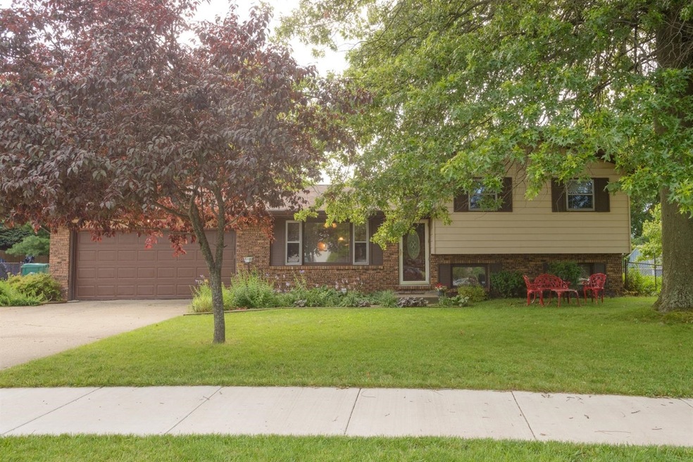 747 Potowatomi Dr, New Carlisle, IN 46552 - photo 1