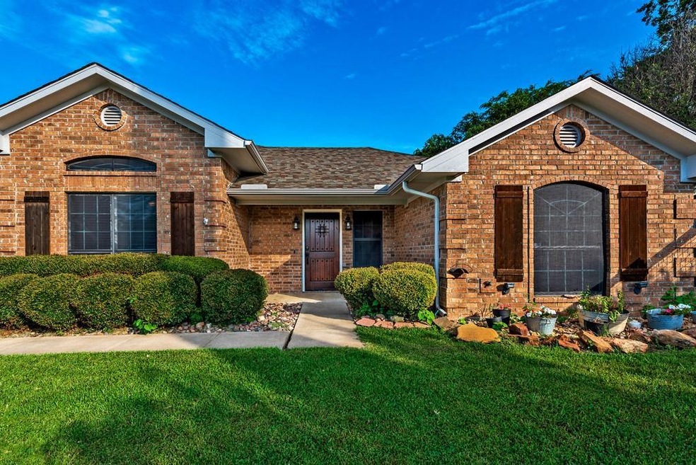 306 Bryant St, Pottsboro, TX 75076 - photo 1