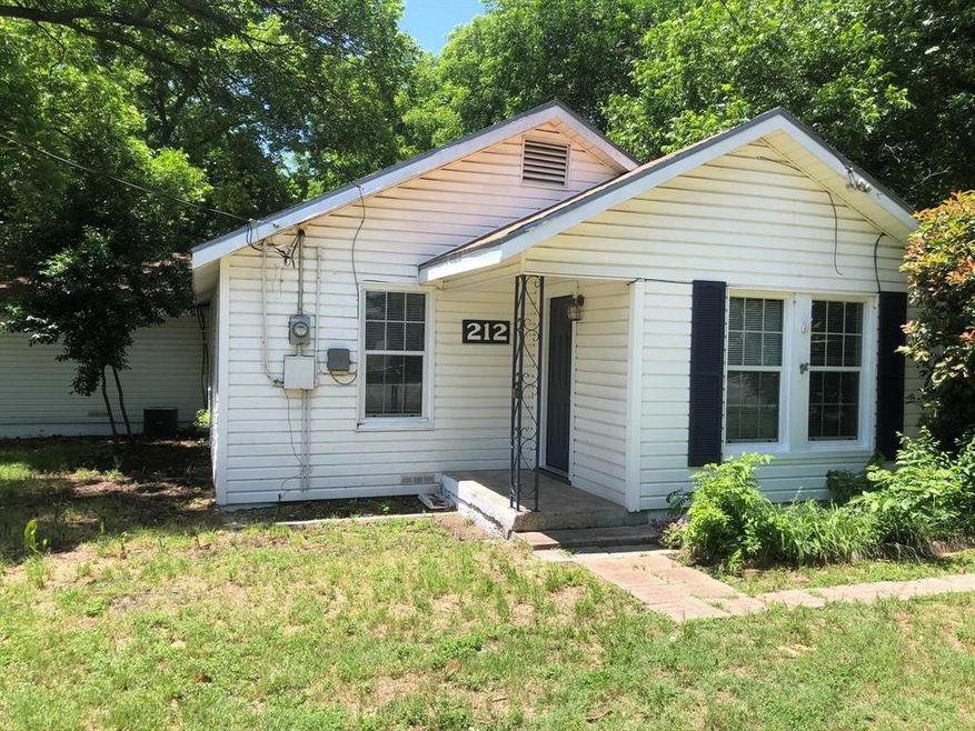 212 Allen St, Weatherford, TX 76086 - photo 1