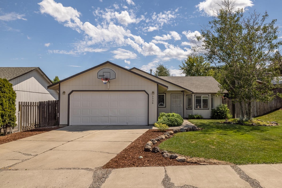 3338 SW Salmon Ave, Redmond, OR 97756 - photo 1