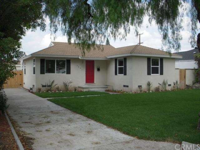 WELCOME to 4821 Whitewood, in Lakewood Village.