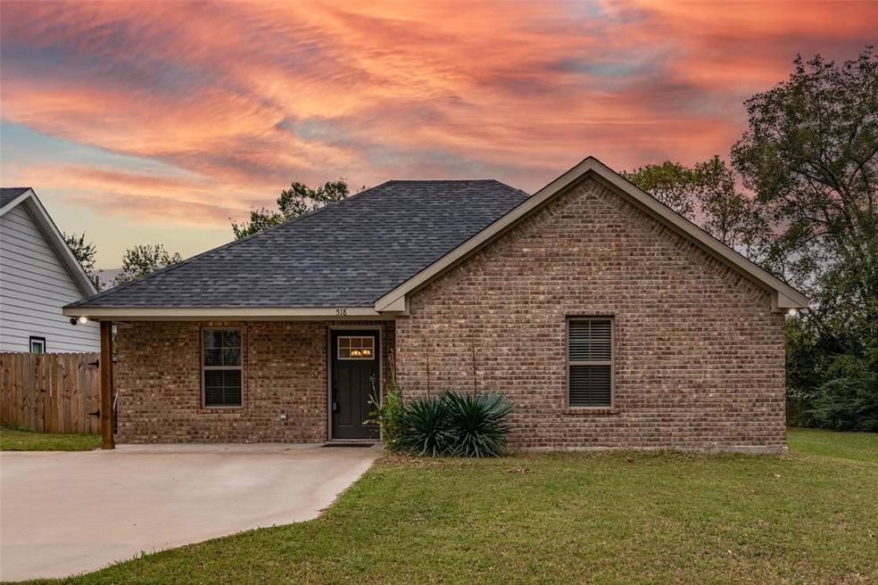 518 W Hull St, Denison, TX 75020 - photo 1