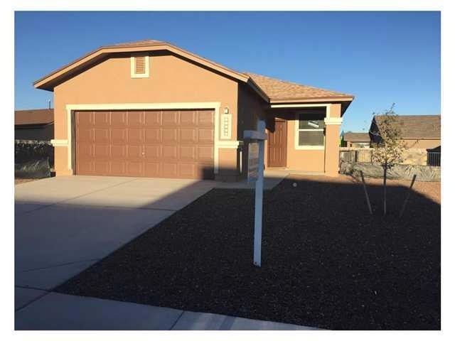 11425 Flor Prunus Ln, Socorro, TX 79927 - photo 1