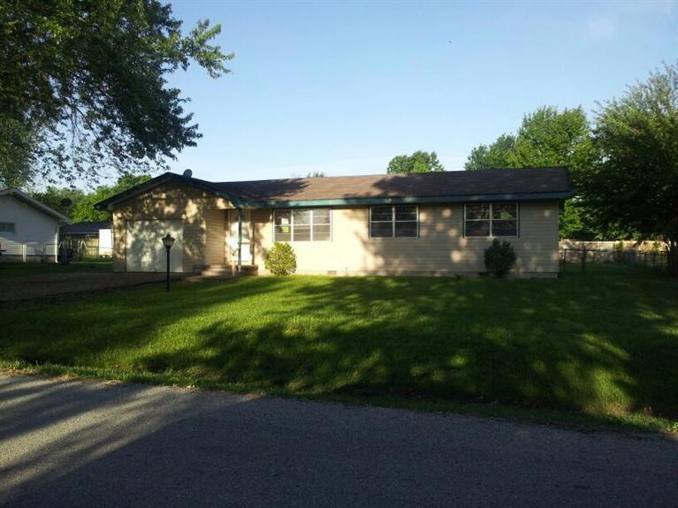 1825 S Village Ln, Bolivar, MO 65613 - photo 1