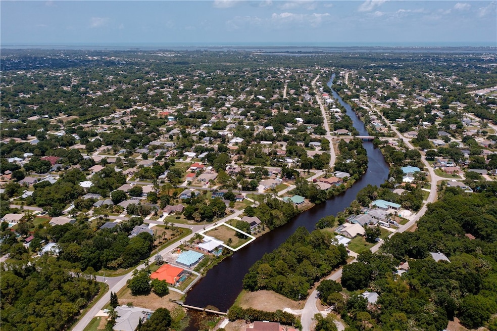 692 Concha Dr, Sebastian, FL 32958 - photo 1