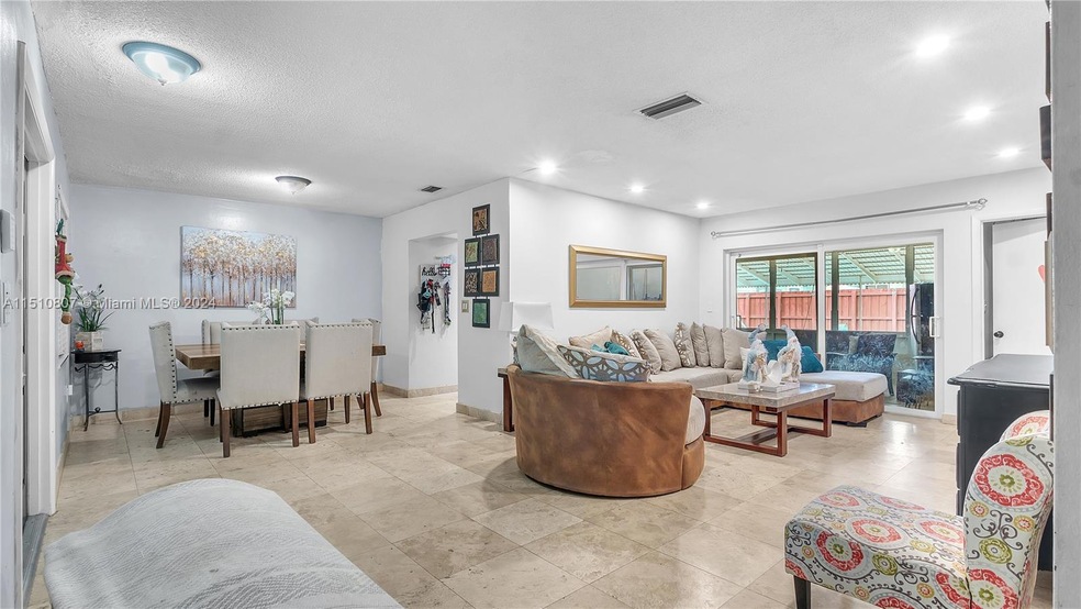 LIVING/DINING ROOM