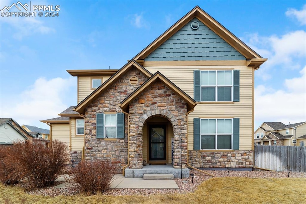 Craftsman-style house featuring a front lawn