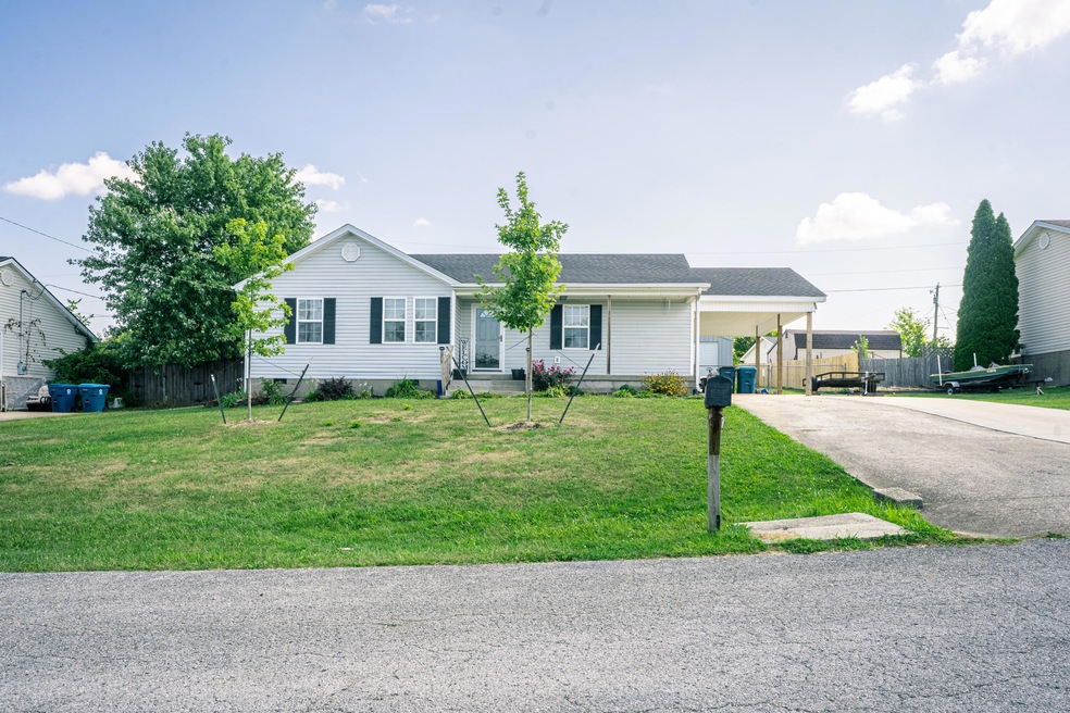 1022 Ravenwood Dr, Lawrenceburg, KY 40342 - photo 1