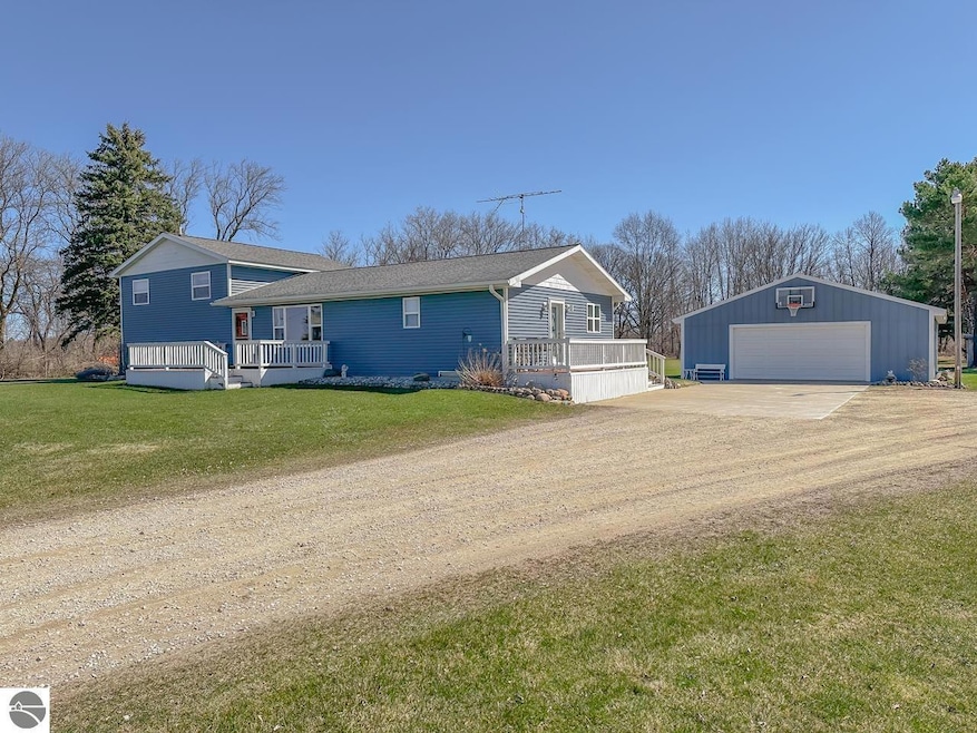 Sold $305,000