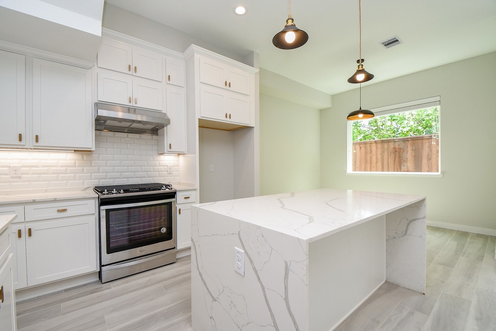 835 Martin St, Houston, TX 77018 - photo 1