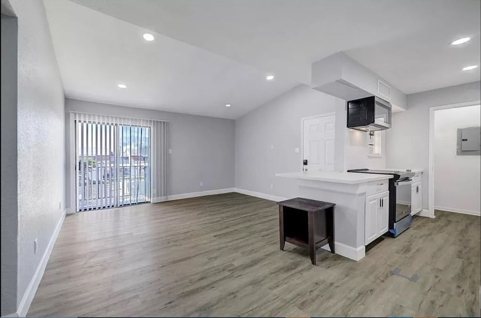 9550 Deering Dr unit 210, Houston, TX 77036 - photo 1