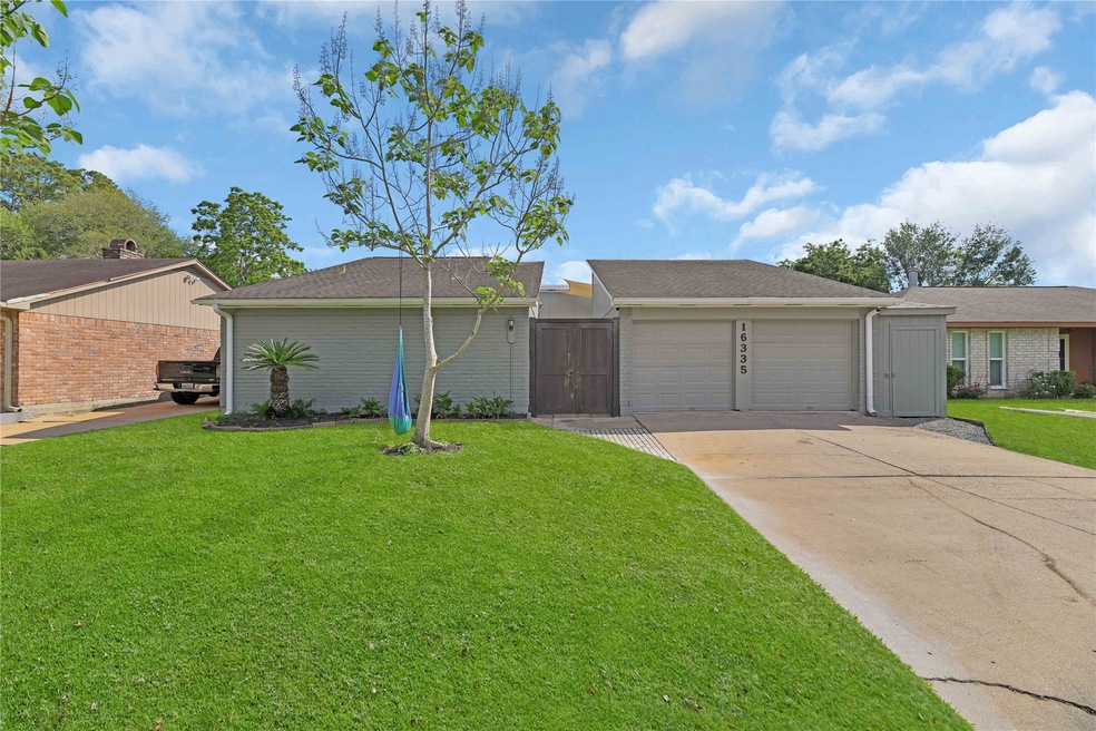 16335 Forest Bend Ave, Friendswood, TX 77546 - photo 1