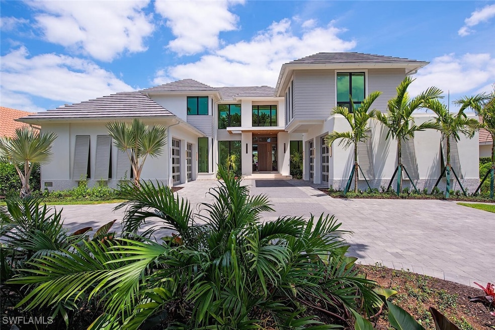 View of front of home with driveway and stucco sid