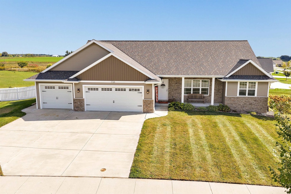 1726 Red Oak St, Howard, WI 54313 - photo 1