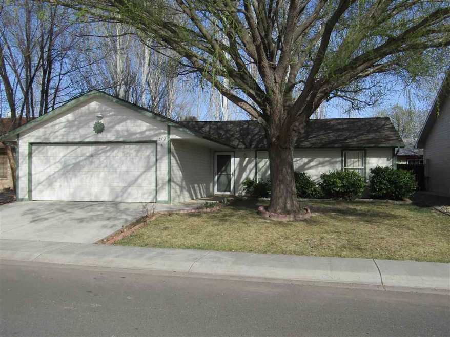 572 Greenfield Cir E, Grand Junction, CO 81504 - photo 1