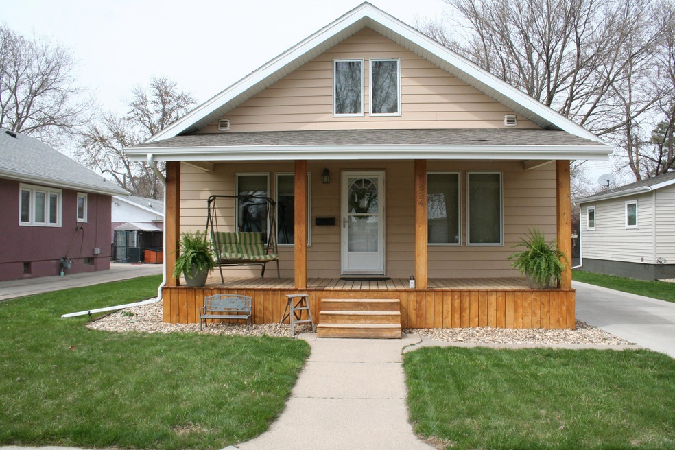 924 E 6th Ave, Mitchell, SD 57301 - photo 1