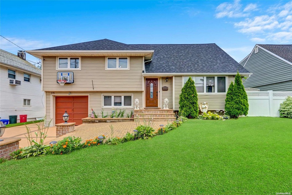 Sold $820,000 • Co-Listing Agent