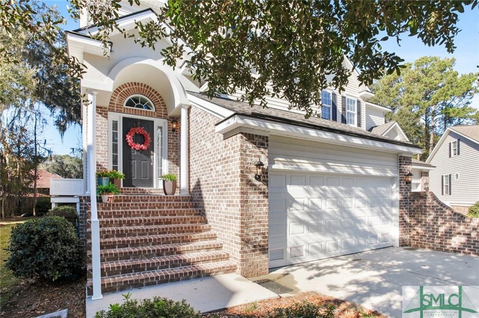 Expressive brickwork at the entrance creates curb 