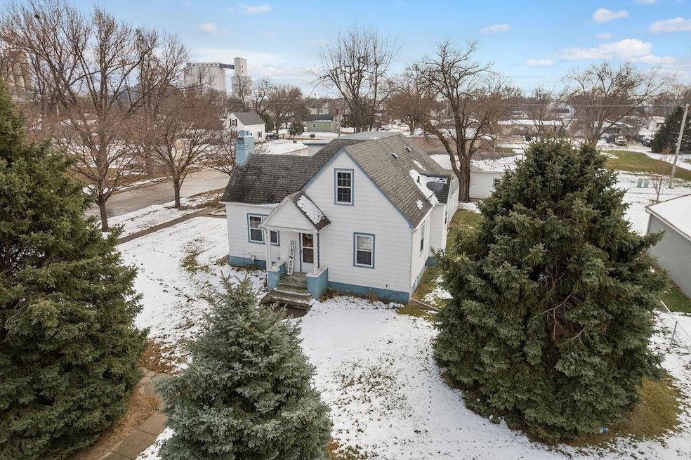 303 W 15th St, Schuyler, NE 68661 - photo 1