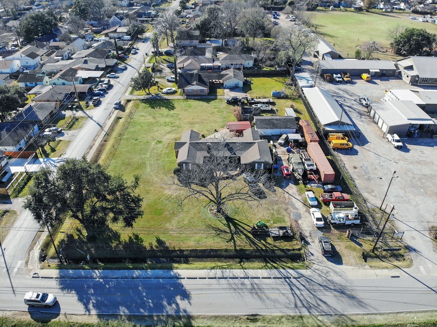 9101 Bauman Rd, Houston, TX 77022 - photo 1