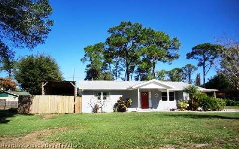 204 Sunnybrook Ln, Lake Placid, FL 33852 - photo 1