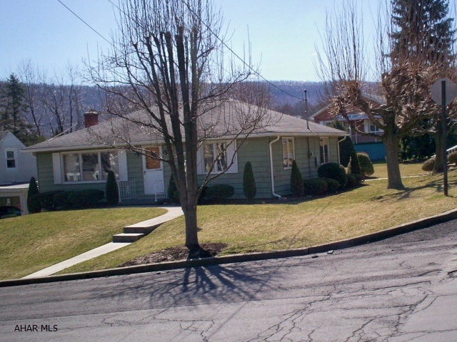 207 Barclay St, Bedford, PA 15522 - photo 1