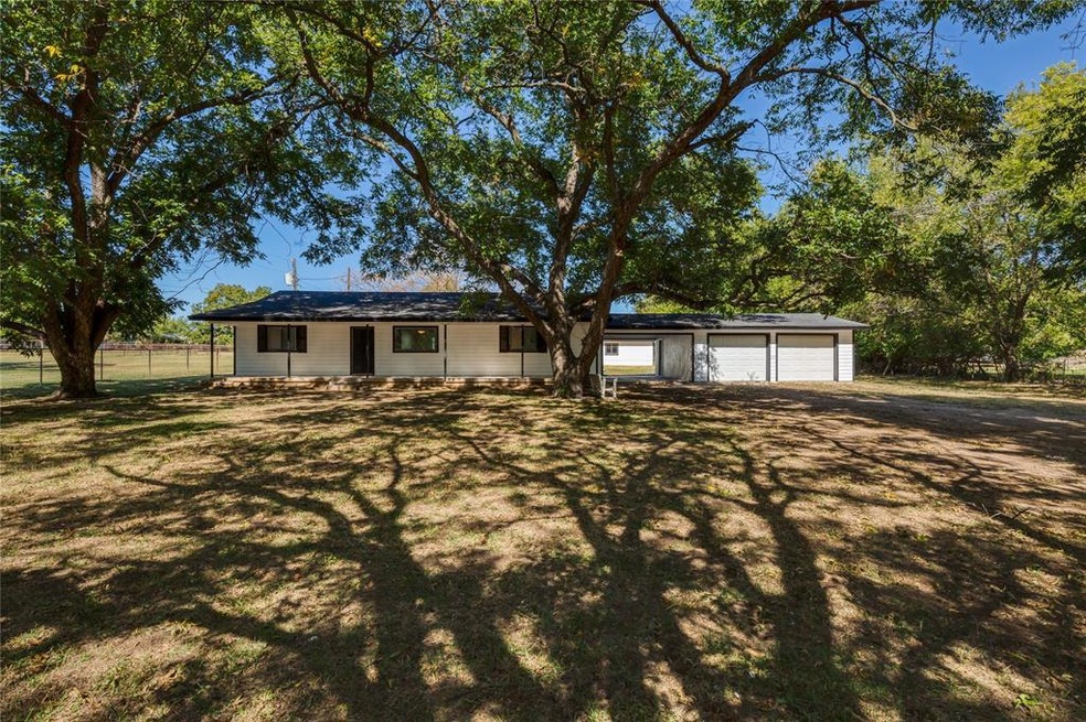 319 E 7th St, Springtown, TX 76082 - photo 1
