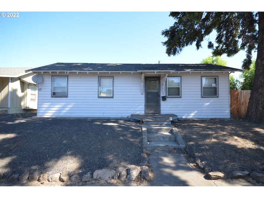 509 W 10th St, the Dalles, OR 97058 - photo 1